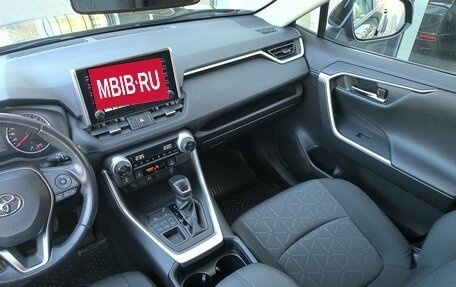 Toyota RAV4, 2019 год, 2 990 000 рублей, 17 фотография