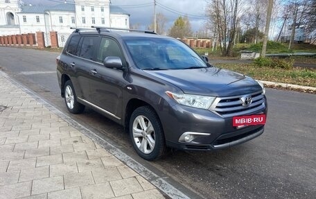 Toyota Highlander III, 2012 год, 1 900 000 рублей, 2 фотография