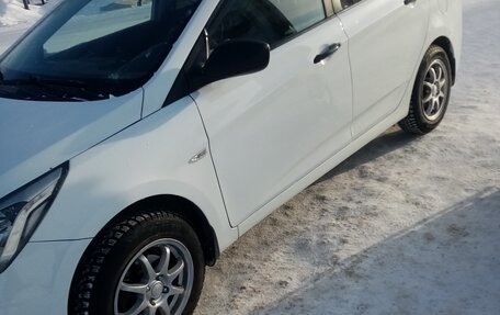Hyundai Solaris II рестайлинг, 2015 год, 690 000 рублей, 4 фотография