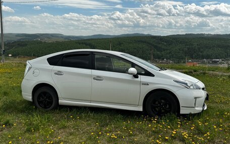 Toyota Prius, 2012 год, 1 330 000 рублей, 5 фотография