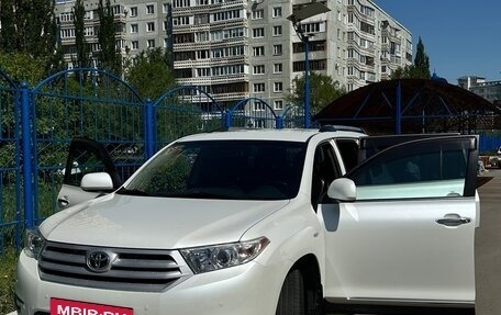 Toyota Highlander III, 2011 год, 2 500 000 рублей, 2 фотография
