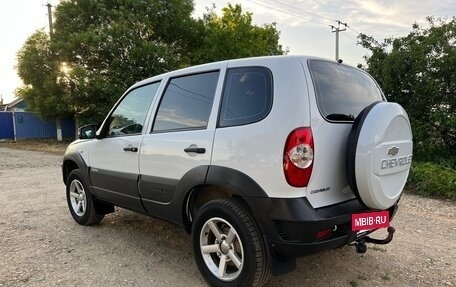 Chevrolet Niva I рестайлинг, 2017 год, 750 000 рублей, 7 фотография