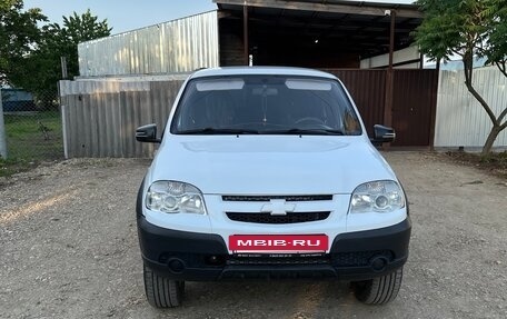 Chevrolet Niva I рестайлинг, 2017 год, 750 000 рублей, 3 фотография