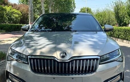 Skoda Superb III рестайлинг, 2021 год, 2 180 441 рублей, 2 фотография