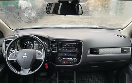 Mitsubishi Outlander III рестайлинг 3, 2014 год, 1 199 000 рублей, 5 фотография