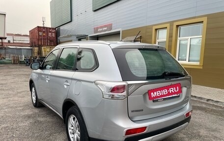 Mitsubishi Outlander III рестайлинг 3, 2014 год, 1 199 000 рублей, 2 фотография