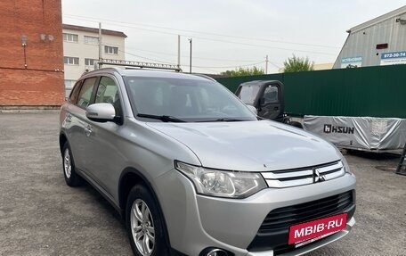 Mitsubishi Outlander III рестайлинг 3, 2014 год, 1 199 000 рублей, 4 фотография