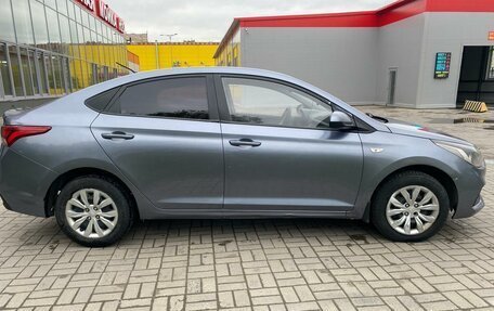 Hyundai Solaris II рестайлинг, 2017 год, 630 000 рублей, 2 фотография