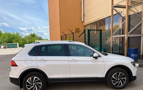 Volkswagen Tiguan II, 2018 год, 2 870 000 рублей, 4 фотография