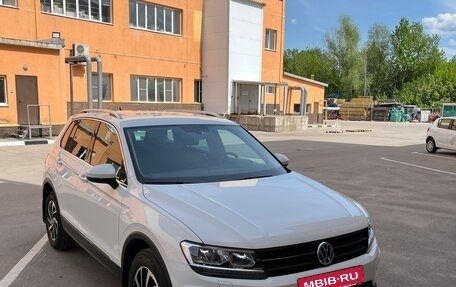 Volkswagen Tiguan II, 2018 год, 2 870 000 рублей, 2 фотография