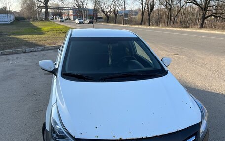 Hyundai Solaris II рестайлинг, 2015 год, 600 000 рублей, 2 фотография