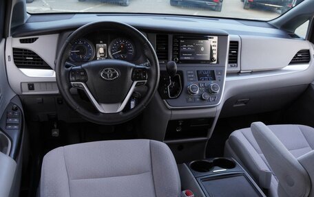 Toyota Sienna III, 2019 год, 2 750 000 рублей, 6 фотография