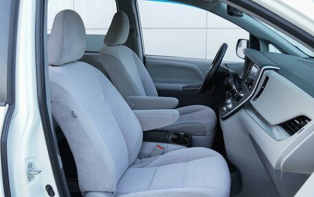 Toyota Sienna III, 2019 год, 2 750 000 рублей, 8 фотография