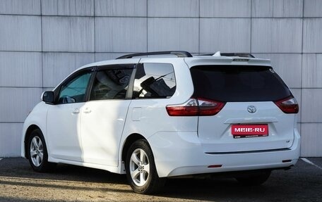 Toyota Sienna III, 2019 год, 2 750 000 рублей, 2 фотография