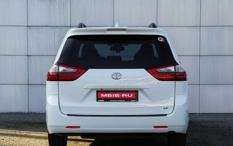 Toyota Sienna III, 2019 год, 2 750 000 рублей, 4 фотография