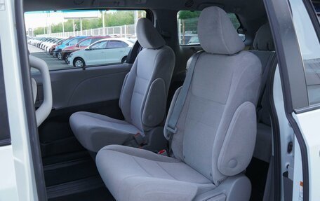 Toyota Sienna III, 2019 год, 2 750 000 рублей, 10 фотография