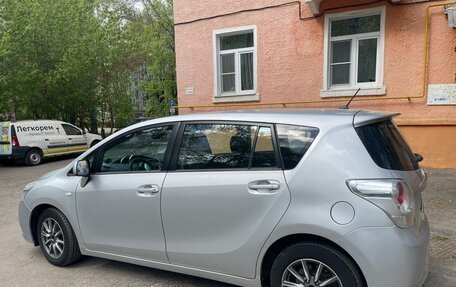 Toyota Verso I, 2011 год, 1 100 000 рублей, 4 фотография
