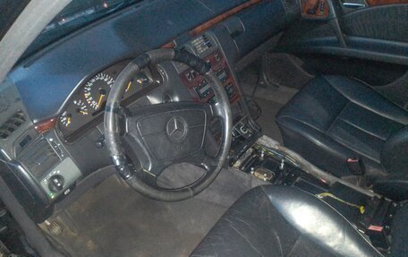 Mercedes-Benz E-Класс, 1998 год, 150 000 рублей, 7 фотография