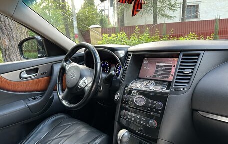 Infiniti QX70, 2014 год, 1 800 000 рублей, 10 фотография