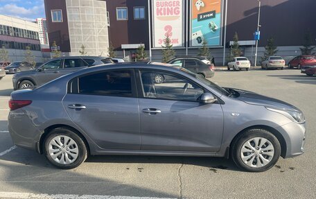 KIA Rio IV, 2018 год, 1 299 000 рублей, 2 фотография