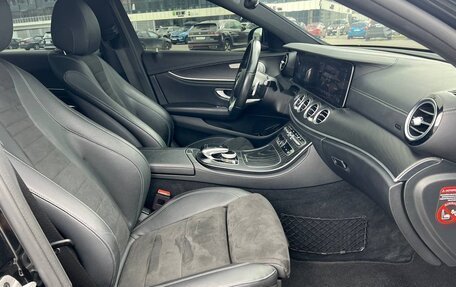 Mercedes-Benz E-Класс, 2019 год, 3 100 000 рублей, 9 фотография