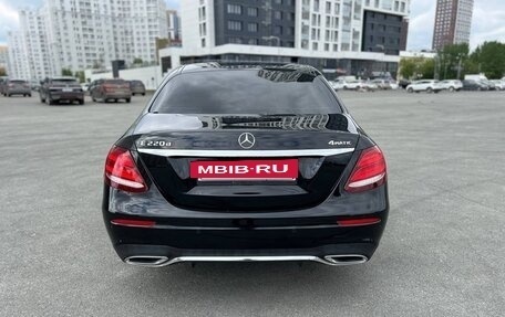 Mercedes-Benz E-Класс, 2019 год, 3 100 000 рублей, 6 фотография