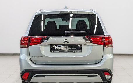 Mitsubishi Outlander III рестайлинг 3, 2021 год, 2 450 000 рублей, 6 фотография