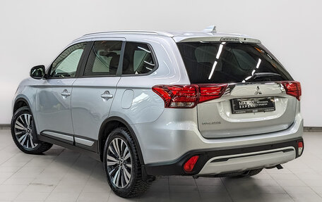 Mitsubishi Outlander III рестайлинг 3, 2021 год, 2 450 000 рублей, 7 фотография