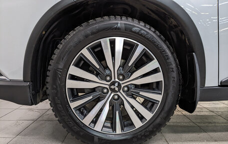 Mitsubishi Outlander III рестайлинг 3, 2021 год, 2 450 000 рублей, 12 фотография