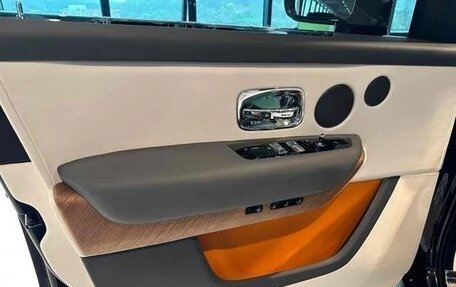 Rolls-Royce Cullinan, 2022 год, 31 990 000 рублей, 7 фотография