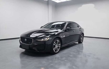 Jaguar XE I рестайлинг, 2021 год, 2 380 000 рублей, 1 фотография