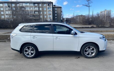 Mitsubishi Outlander III рестайлинг 3, 2013 год, 1 725 000 рублей, 3 фотография