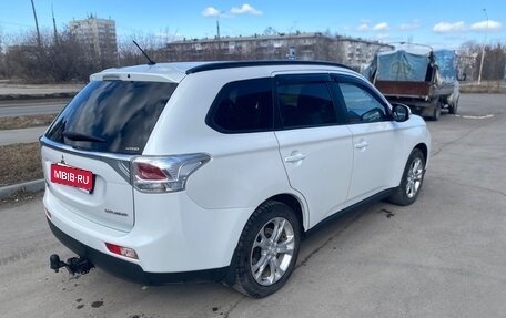 Mitsubishi Outlander III рестайлинг 3, 2013 год, 1 725 000 рублей, 6 фотография