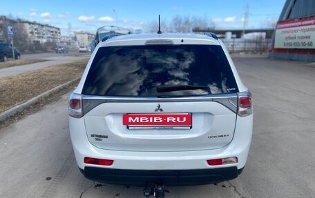 Mitsubishi Outlander III рестайлинг 3, 2013 год, 1 725 000 рублей, 5 фотография
