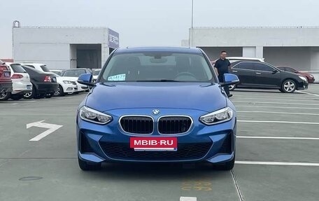 BMW 1 серия, 2022 год, 1 896 000 рублей, 2 фотография