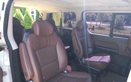Hyundai Grand Starex Grand Starex I рестайлинг 2, 2018 год, 3 250 000 рублей, 6 фотография