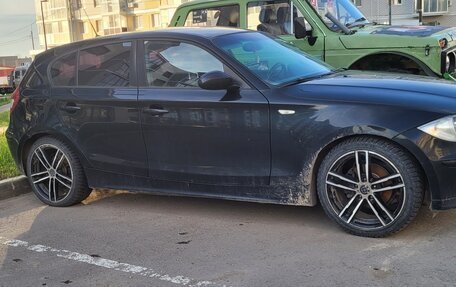 BMW 1 серия, 2005 год, 660 000 рублей, 2 фотография