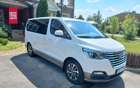 Hyundai Grand Starex Grand Starex I рестайлинг 2, 2018 год, 3 250 000 рублей, 2 фотография
