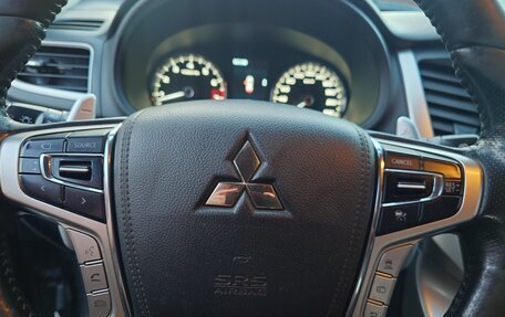 Mitsubishi Pajero Sport III рестайлинг, 2017 год, 3 200 000 рублей, 8 фотография