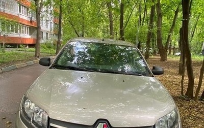 Renault Logan II, 2018 год, 1 030 000 рублей, 1 фотография