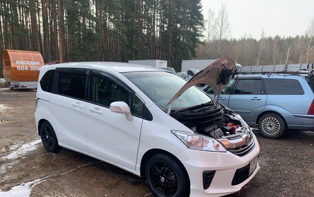 Honda Freed I, 2015 год, 1 600 000 рублей, 2 фотография