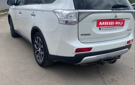 Mitsubishi Outlander III рестайлинг 3, 2014 год, 1 850 000 рублей, 6 фотография