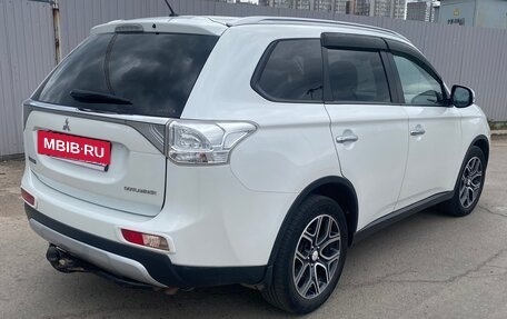 Mitsubishi Outlander III рестайлинг 3, 2014 год, 1 850 000 рублей, 4 фотография