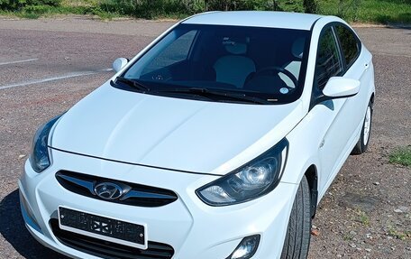 Hyundai Solaris II рестайлинг, 2012 год, 930 000 рублей, 2 фотография
