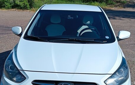 Hyundai Solaris II рестайлинг, 2012 год, 930 000 рублей, 3 фотография