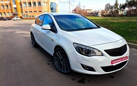 Opel Astra J, 2011 год, 850 000 рублей, 3 фотография