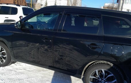 Mitsubishi Outlander III рестайлинг 3, 2014 год, 1 350 000 рублей, 3 фотография