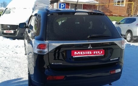 Mitsubishi Outlander III рестайлинг 3, 2014 год, 1 350 000 рублей, 2 фотография