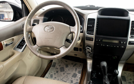 Toyota Land Cruiser Prado 120 рестайлинг, 2006 год, 2 499 000 рублей, 14 фотография