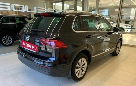 Volkswagen Tiguan II, 2017 год, 1 990 000 рублей, 4 фотография